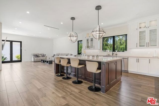 17520 Embassy Drive, Los Angeles, CA 91316