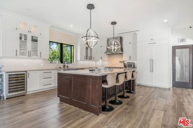 17520 Embassy Drive, Los Angeles, CA 91316