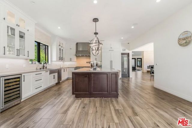 17520 Embassy Drive, Los Angeles, CA 91316