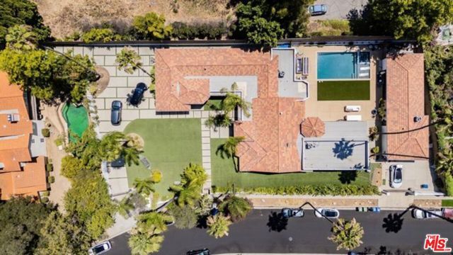 17520 Embassy Drive, Los Angeles, CA 91316