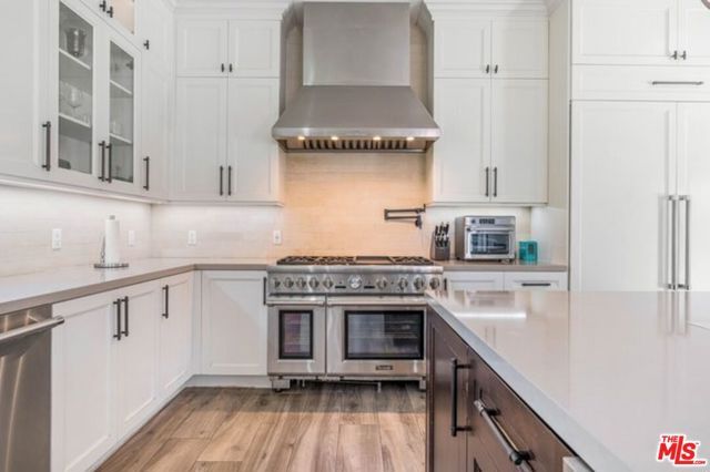 17520 Embassy Drive, Los Angeles, CA 91316
