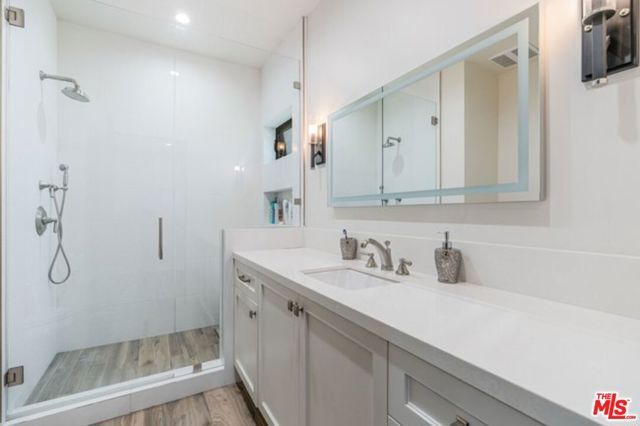 17520 Embassy Drive, Los Angeles, CA 91316