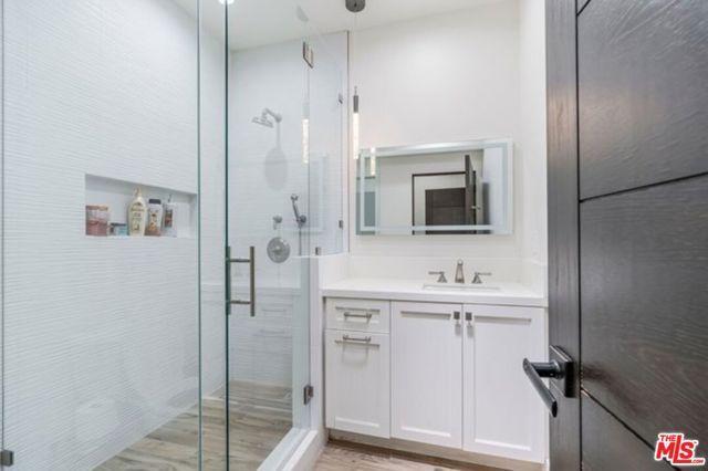 17520 Embassy Drive, Los Angeles, CA 91316