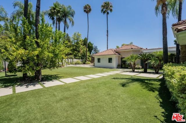 17520 Embassy Drive, Los Angeles, CA 91316