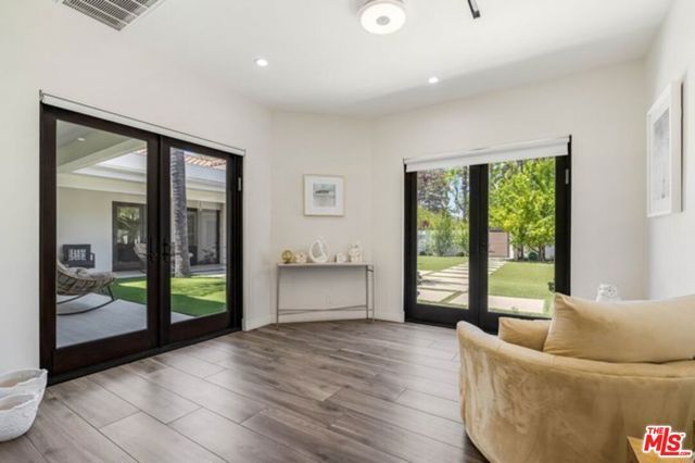 17520 Embassy Drive, Los Angeles, CA 91316