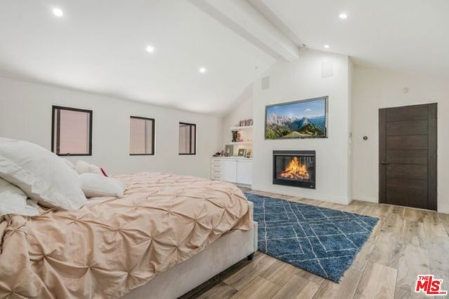 17520 Embassy Drive, Los Angeles, CA 91316