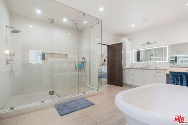 17520 Embassy Drive, Los Angeles, CA 91316