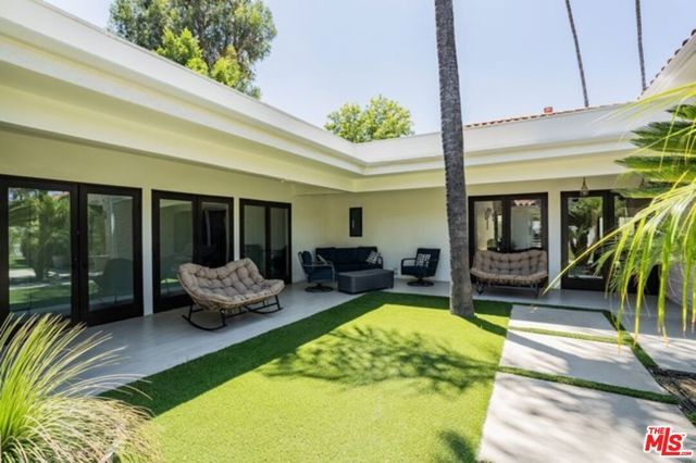 17520 Embassy Drive, Los Angeles, CA 91316