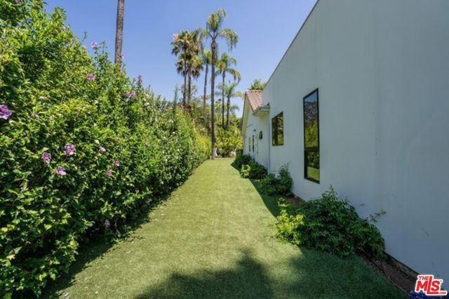 17520 Embassy Drive, Los Angeles, CA 91316