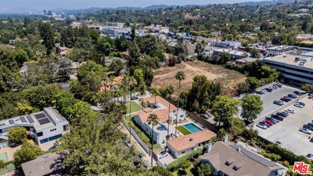 17520 Embassy Drive, Los Angeles, CA 91316