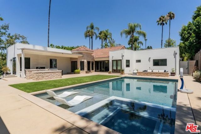 17520 Embassy Drive, Los Angeles, CA 91316