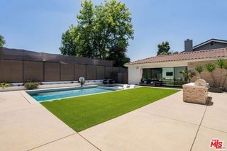 17520 Embassy Drive, Los Angeles, CA 91316