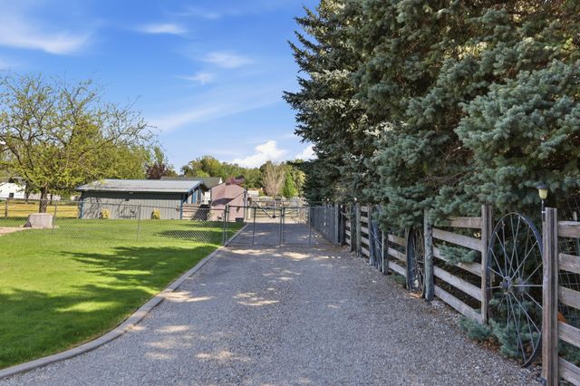 15619 E 14th Ave, Spokane Valley, WA 99037