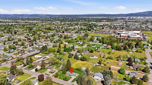 15619 E 14th Ave, Spokane Valley, WA 99037