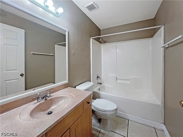 5231 27th ST SW, Lehigh Acres, FL 33973