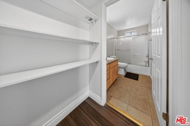 11063 Cumpston Street 102, North Hollywood, CA 91601