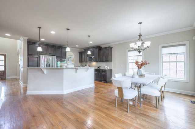1378 Sweetwater Dr, Brentwood, TN 37027