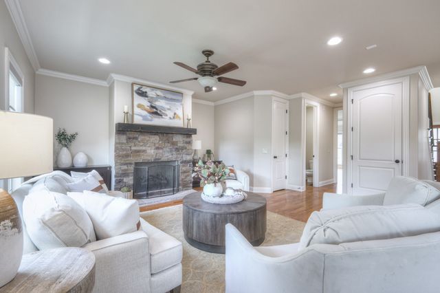 1378 Sweetwater Dr, Brentwood, TN 37027