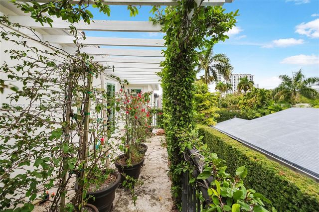 1898 S Miami Ave, Miami, FL 33129