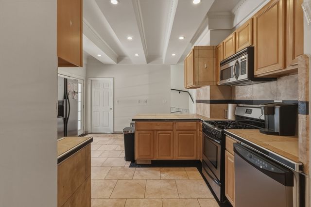 573 Somerville Avenue B, Somerville, MA 02143