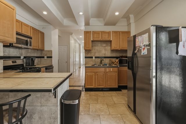 573 Somerville Avenue B, Somerville, MA 02143