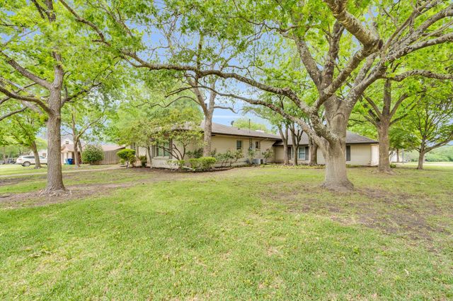 529 N Grand Avenue, Waxahachie, TX 75165