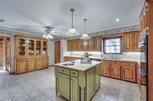 529 N Grand Avenue, Waxahachie, TX 75165