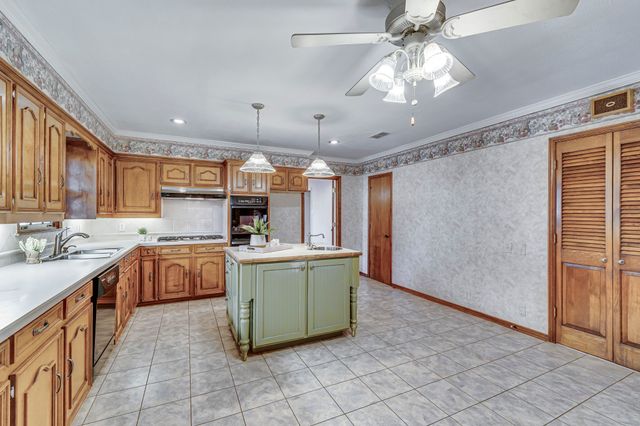 529 N Grand Avenue, Waxahachie, TX 75165