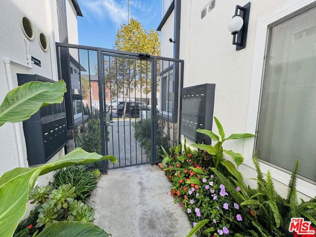 912 6th Street 8, Santa Monica, CA 90403