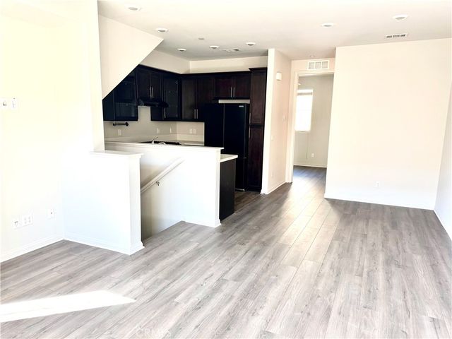 14121 W Oak Lane, Van Nuys, CA 91405