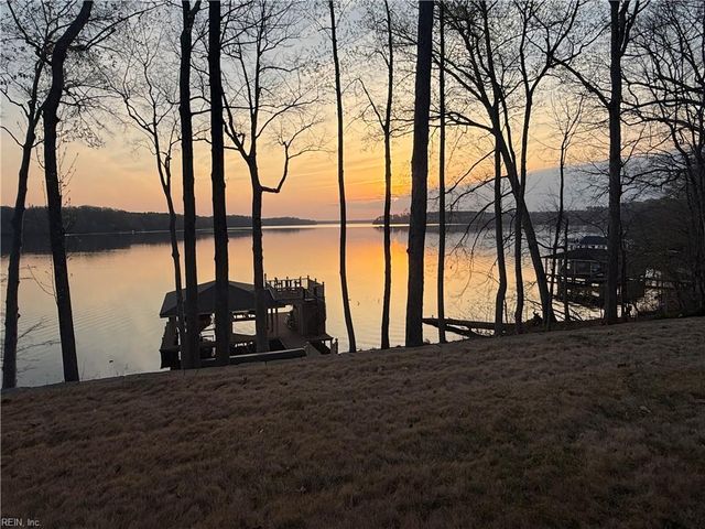 366 Mountain Rock TRL, Boydton, VA 23917