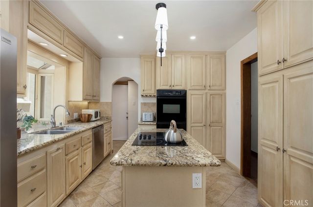 26 La Verne, Long Beach, CA 90803