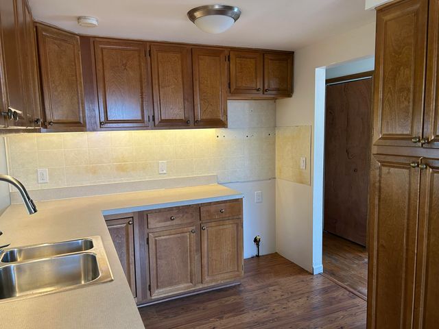 38040 Castle Drive, Romulus, MI 48174