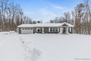 1072 N Bingham Avenue, White Cloud, MI 49349