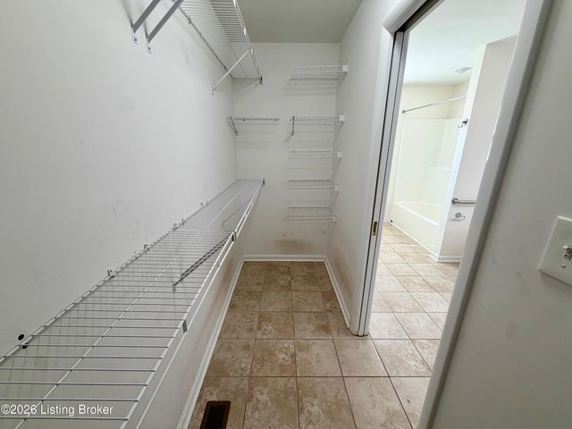 6216 Hillcrest Ct, Crestwood, KY 40014