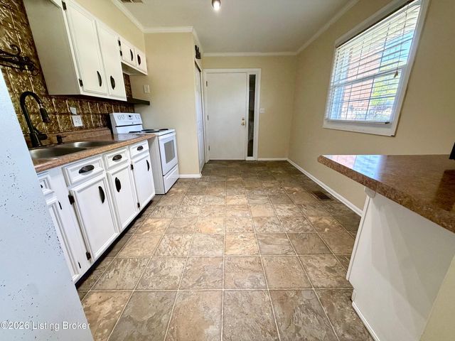 6216 Hillcrest Ct, Crestwood, KY 40014