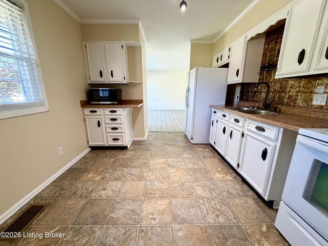 6216 Hillcrest Ct, Crestwood, KY 40014