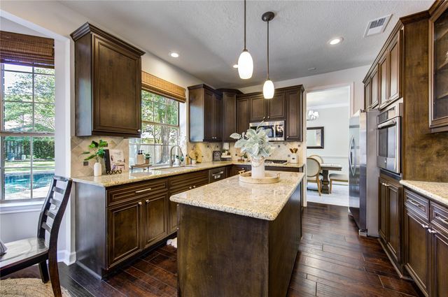 46 Indian Summer Place, The Woodlands, TX 77381