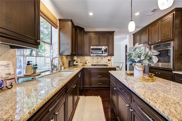 46 Indian Summer Place, The Woodlands, TX 77381