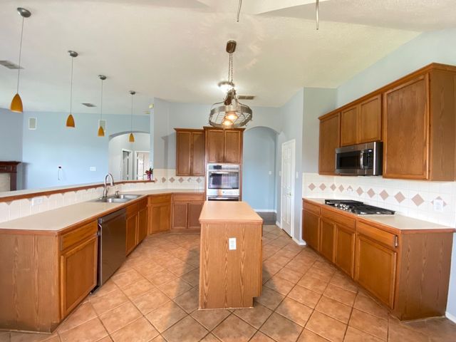 1328 Falcon Hollow, Cedar Hill, TX 75104
