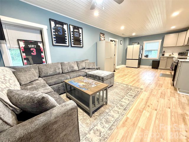 153 Arrowood Corner Road, Mars Hill, NC 28754