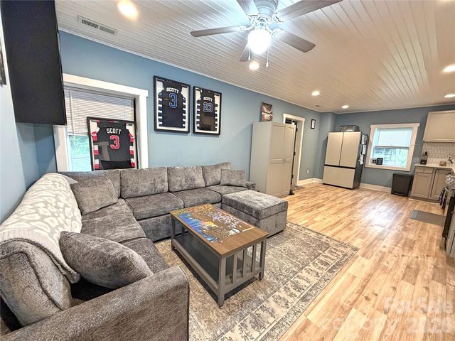 153 Arrowood Corner Road, Mars Hill, NC 28754