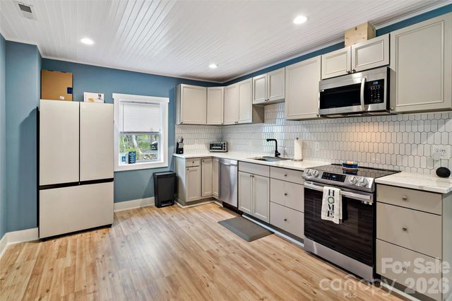 153 Arrowood Corner Road, Mars Hill, NC 28754