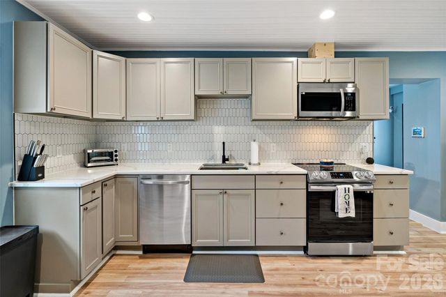 153 Arrowood Corner Road, Mars Hill, NC 28754