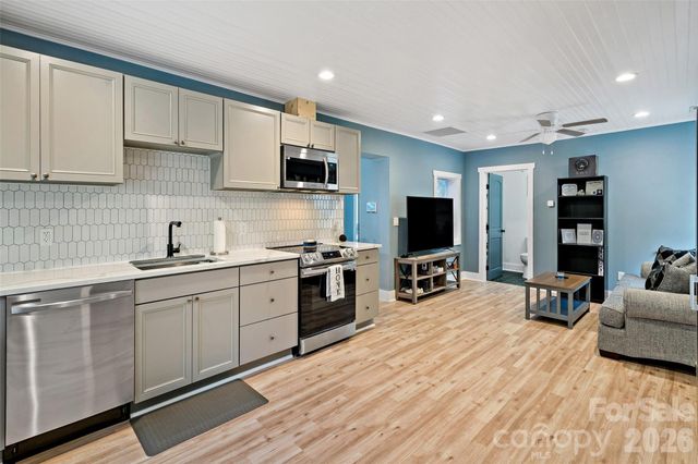 153 Arrowood Corner Road, Mars Hill, NC 28754