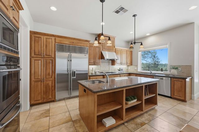 1109 Holly Leaf Ln, Meadow Vista, CA 95722