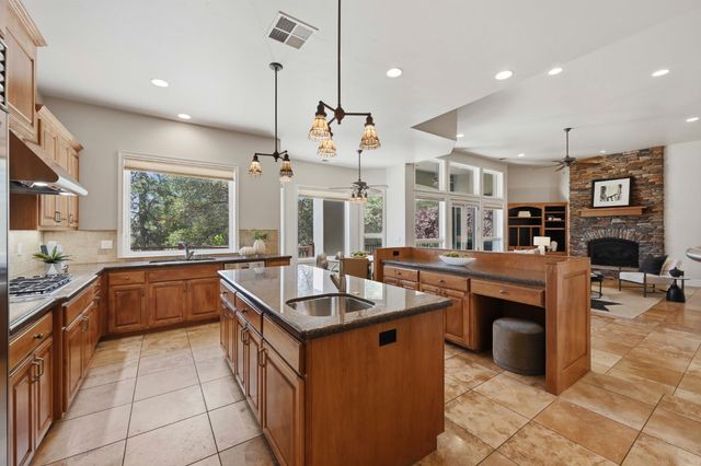 1109 Holly Leaf Ln, Meadow Vista, CA 95722