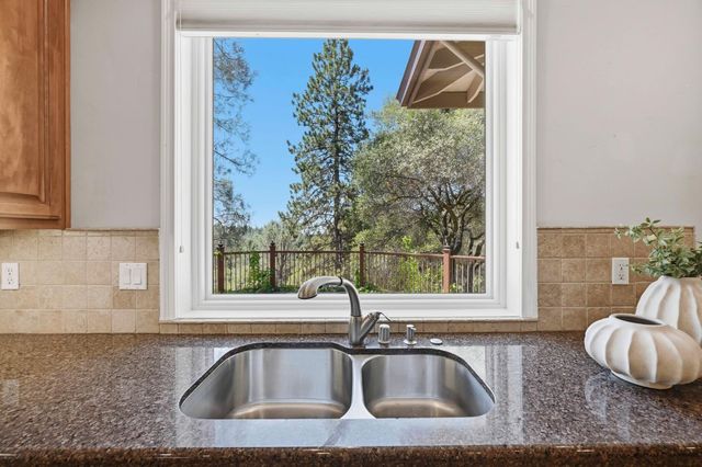 1109 Holly Leaf Ln, Meadow Vista, CA 95722