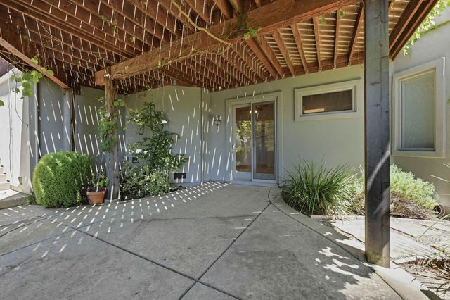 1109 Holly Leaf Ln, Meadow Vista, CA 95722