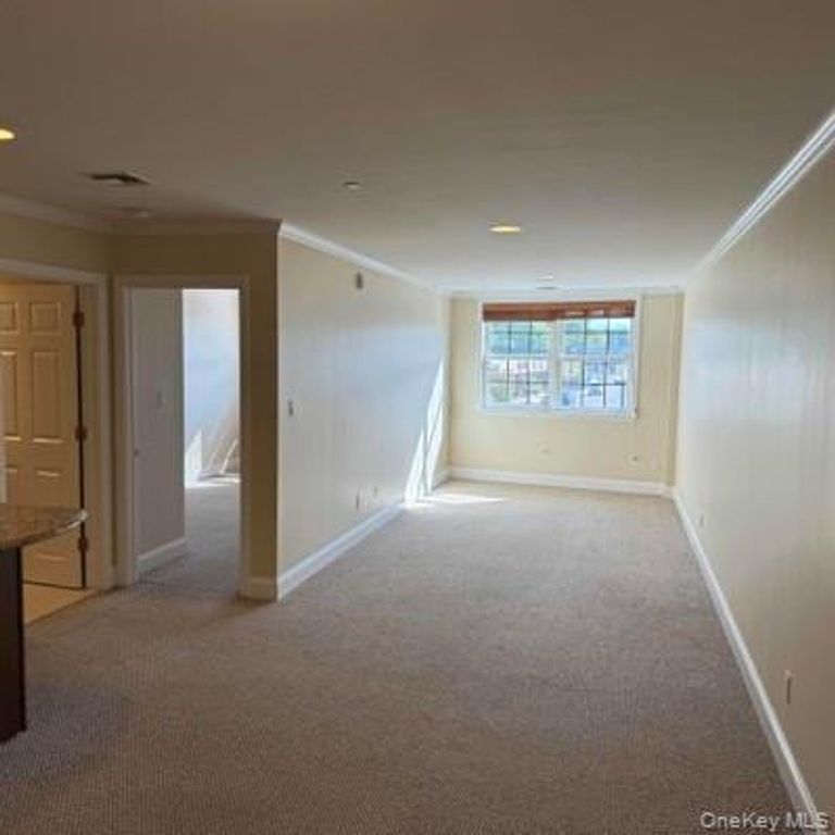 14 Willis Ave, Syosset, NY 11791